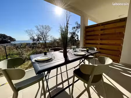 appartement t3 vue mer en bord de plage  piscine  parking
