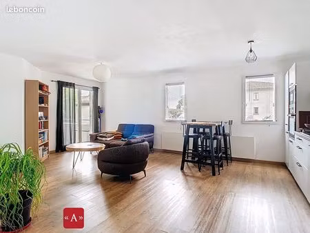appartement 3 pièces 67 m²