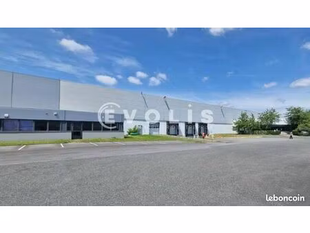 local industriel 824 m²