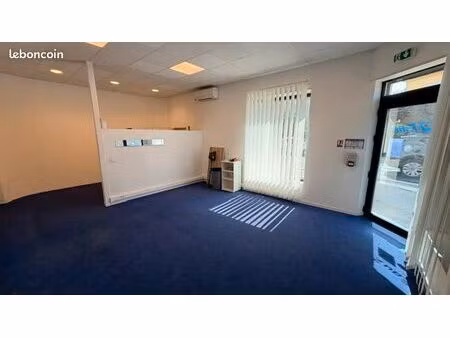 local commercial d’angle – emplacement stratégique – avignon - bureaux & commerces