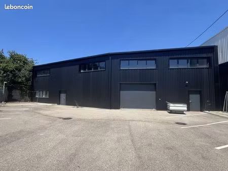 local 693 m² saint-priest-en-jarez