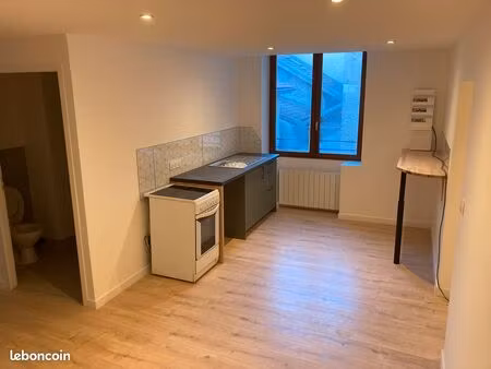 t3 de 82 m2 entièrement rénové à louer au centre-ville de frangy