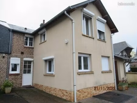 a louer à neufchatel-en-bray appartement f2 de 37.70 m² au calme dans impasse