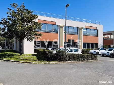 bureaux 143 m²