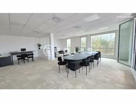bureau 127 m²