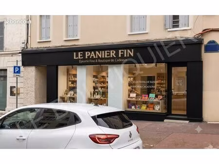 boutique 55 m² melun