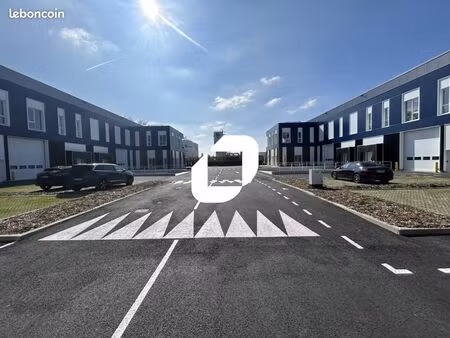 local industriel 824 m²