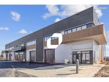 local d'activité 328 m²