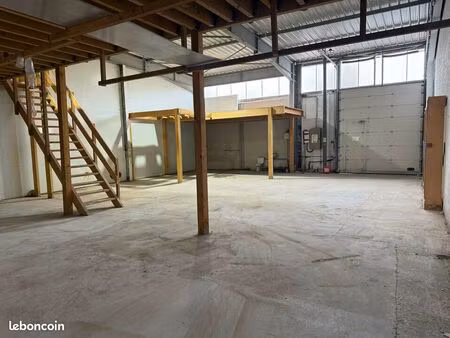 local d'activite 193 m² fontenay-trésigny