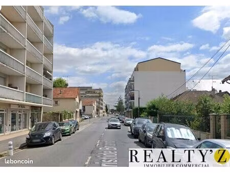 local commercial 491 m²