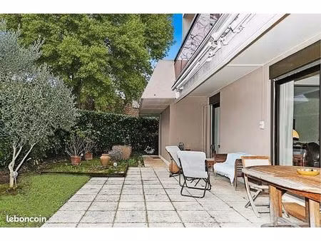 appartement 6 pièces climatisé avec grande terrasse et jardin privé