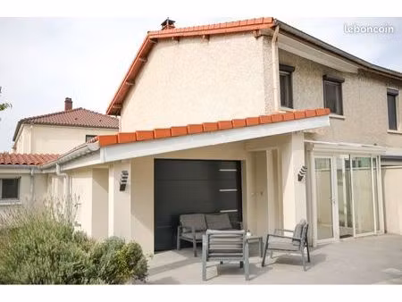 magnifique maison en pisé rénovée – saint-priest (le village)