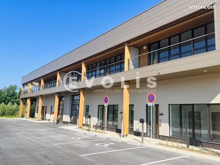 local bureaux 810 m²