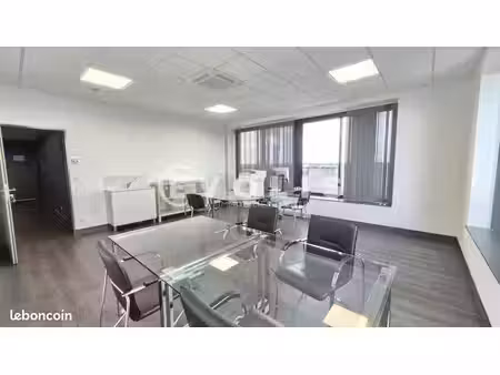 bureaux 235 m²