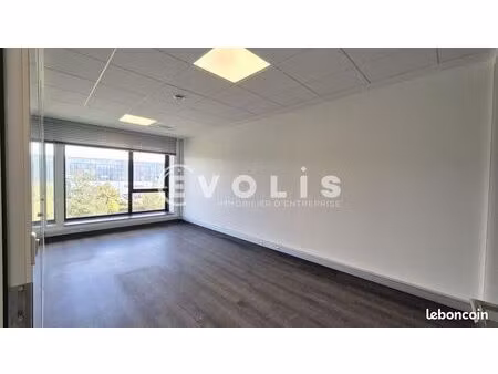 bureaux 916 m²