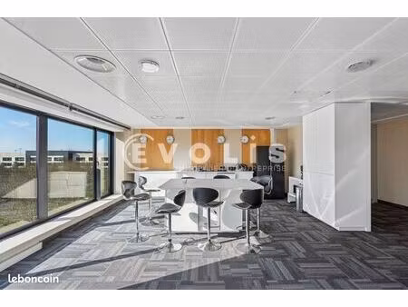 bureau 65 m²