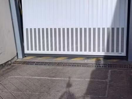 parking sécurisé proche brèche