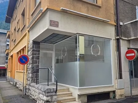 local commercial de 40 m² en plein cœur de cluses