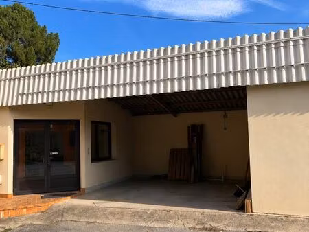 local commercial / bureau d'une surface de 54 m²