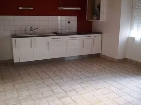 t2 avec petite cour fermée
