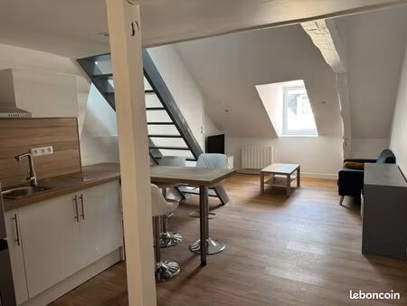 f2 meublé refait à neuf dans un bel immeuble ancien