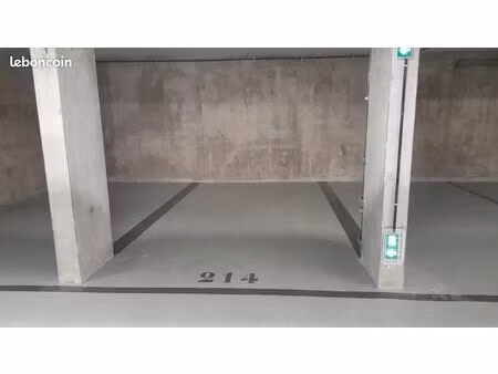 loue place parking sécurisée