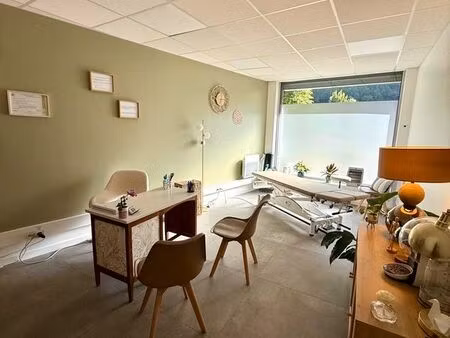 local professionnel de 17 m² – emplacement stratégique – cluses