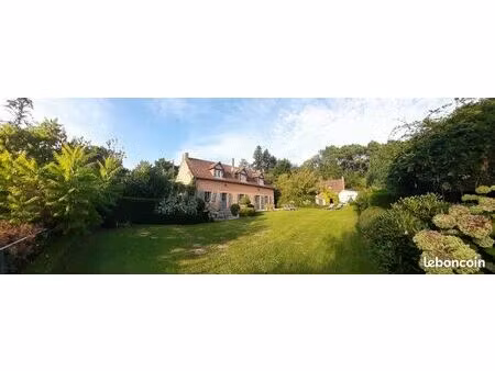propriété avec 2 maisons et grands espaces naturels