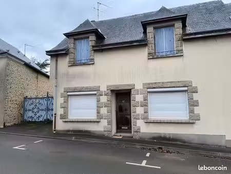 grande maison de ville avec dépendances   cave   garage et terrain