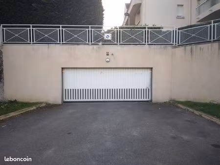 emplacement de parking moto/scooter - résidence apollonia