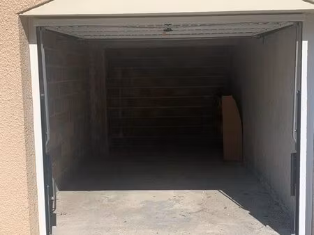box fermé individuel à louer – gex – 13 m²