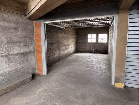loue box fermé / garage lyon 6