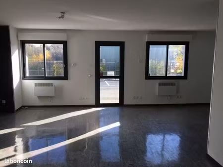 local d'activité 289 m²