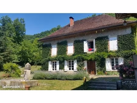 grande maison de caractère avec piscine
