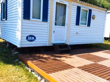 baisse de prix pour un mobilhome large de 4 m2  une terrasse de plus de 24 m2 sur une parc