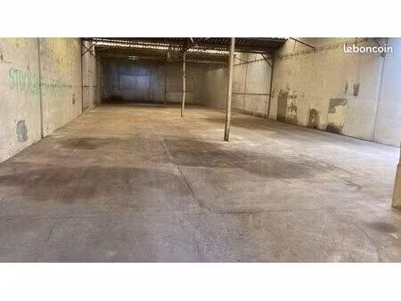 local stockage 300m2