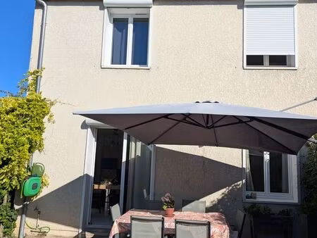 belle maison avec jardin à louer. 6 pièces  5 chambres  120 m2