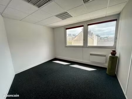 bureau 65 m²