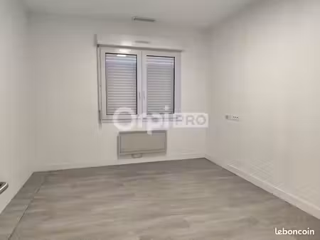 bureau 97 m²