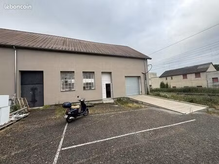 local commercial abrest
