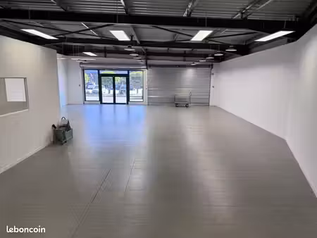 local commercial 180 m²