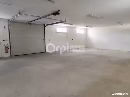 local d'activité 156 m²