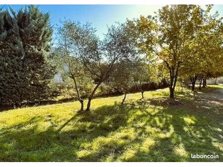 terrain 750 m² brignoles