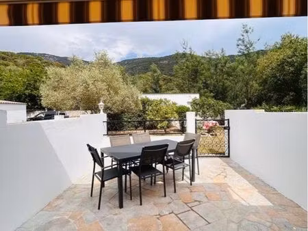 studio climatisé à louer à l’année avec terrasse