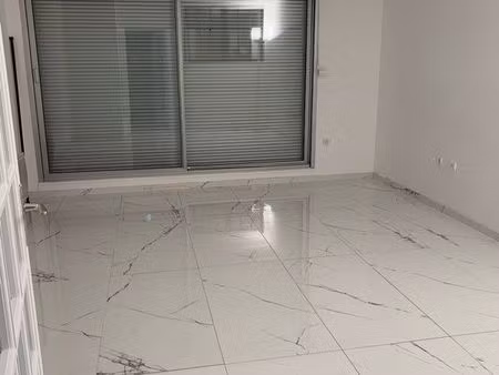 grand 2 pièces 50m2 avec beau jardin clos rare sur fontainebleau loyer 1250