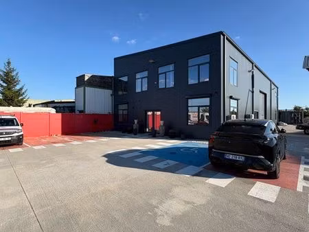 bureau professionnel + 440 m² d’extérieur sécurisé | parking | stockage | accès n4
