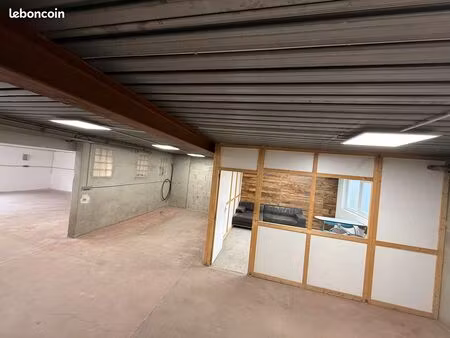 local 125 m² à louer