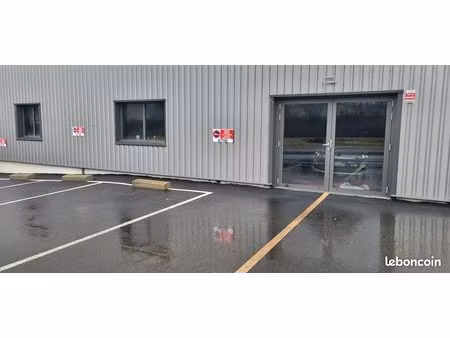 local d'activité 215 m²