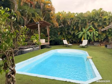 villa piscine et jacousy