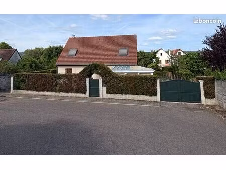 maison familiale  6 pièces + véranda 20 m² + sous-sol total à vendre